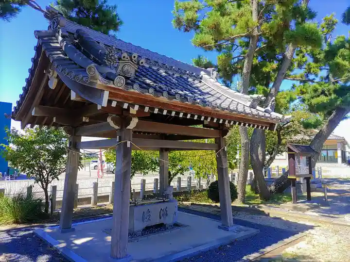 若一神社の手水舎