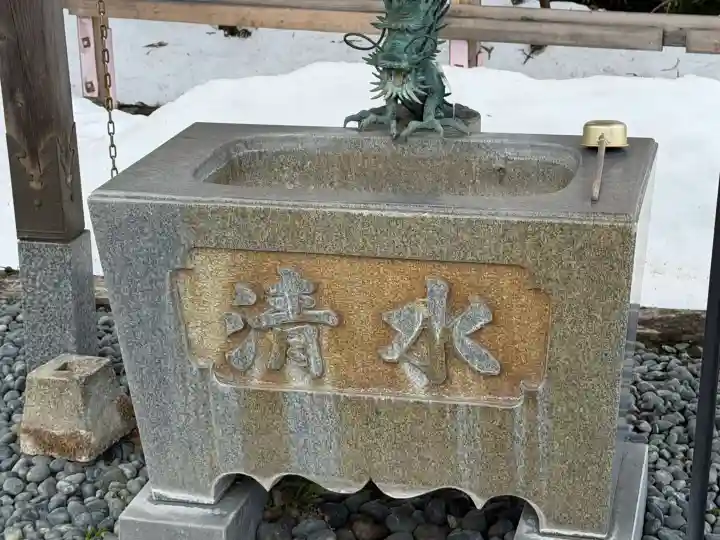 弁財天白龍王大権現の{uncategorized: "未分類", other: "その他", undefined: "問題あり", building: "その他建物", grave: "お墓", sacred_gate: "鳥居", guardian: "狛犬", statue: "像", buddha: "仏像", history: "歴史", nature: "自然", garden: "庭園", animal: "動物", pagoda: "塔", temizu: "手水舎", mountain_gate: "山門・神門", sanctuary: "本殿・本堂", subordinate: "末社・摂社", art: "芸術", scenery: "景色", jizo: "地蔵", ema: "絵馬", goshuin: "御朱印", omikuji: "おみくじ", items: "授与品その他", amulet: "お守り", goshuincho: "御朱印帳", eats: "食事", festival: "お祭り", votive_dance: "神楽", shichigosan: "七五三参", wedding: "結婚式", experience: "体験その他", initially: "初詣", around: "周辺", anti_infection: "感染症対策"}