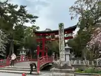 氣比神宮の{uncategorized: "未分類", other: "その他", undefined: "問題あり", building: "その他建物", grave: "お墓", sacred_gate: "鳥居", guardian: "狛犬", statue: "像", buddha: "仏像", history: "歴史", nature: "自然", garden: "庭園", animal: "動物", pagoda: "塔", temizu: "手水舎", mountain_gate: "山門・神門", sanctuary: "本殿・本堂", subordinate: "末社・摂社", art: "芸術", scenery: "景色", jizo: "地蔵", ema: "絵馬", goshuin: "御朱印", omikuji: "おみくじ", items: "授与品その他", amulet: "お守り", goshuincho: "御朱印帳", eats: "食事", festival: "お祭り", votive_dance: "神楽", shichigosan: "七五三参", wedding: "結婚式", experience: "体験その他", initially: "初詣", around: "周辺", anti_infection: "感染症対策"}