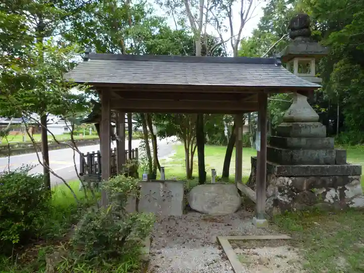 大三神社(白山町)の手水舎