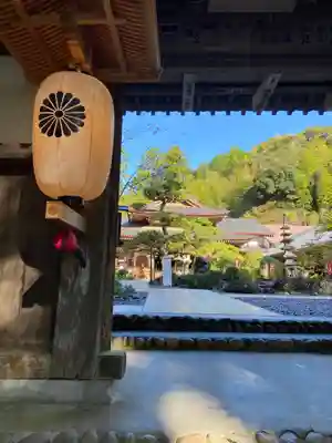 目の霊山　油山寺の山門・神門