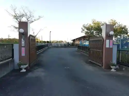 上原寺別院　祈誓結社の山門