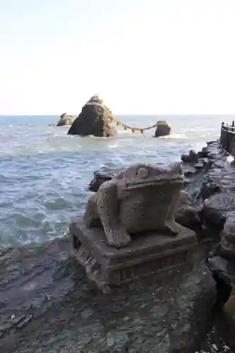 二見興玉神社の像