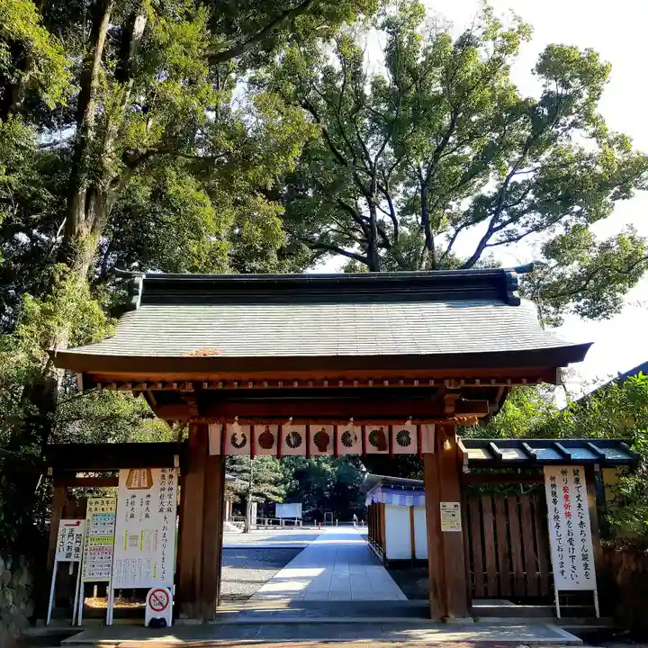 砥鹿神社(里宮)の山門・神門