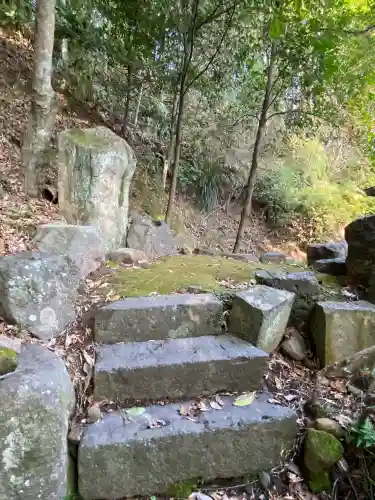 鎮西大社諏訪神社の{uncategorized: "未分類", other: "その他", undefined: "問題あり", building: "その他建物", grave: "お墓", sacred_gate: "鳥居", guardian: "狛犬", statue: "像", buddha: "仏像", history: "歴史", nature: "自然", garden: "庭園", animal: "動物", pagoda: "塔", temizu: "手水舎", mountain_gate: "山門・神門", sanctuary: "本殿・本堂", subordinate: "末社・摂社", art: "芸術", scenery: "景色", jizo: "地蔵", ema: "絵馬", goshuin: "御朱印", omikuji: "おみくじ", items: "授与品その他", amulet: "お守り", goshuincho: "御朱印帳", eats: "食事", festival: "お祭り", votive_dance: "神楽", shichigosan: "七五三参", wedding: "結婚式", experience: "体験その他", initially: "初詣", around: "周辺", anti_infection: "感染症対策"}