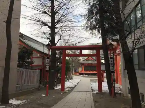 花園神社の鳥居