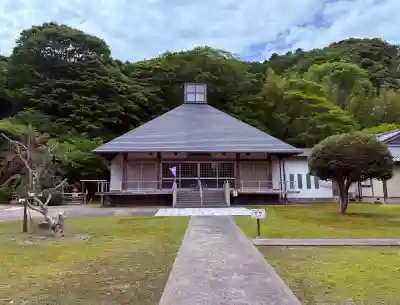 常高寺の{uncategorized: "未分類", other: "その他", undefined: "問題あり", building: "その他建物", grave: "お墓", sacred_gate: "鳥居", guardian: "狛犬", statue: "像", buddha: "仏像", history: "歴史", nature: "自然", garden: "庭園", animal: "動物", pagoda: "塔", temizu: "手水舎", mountain_gate: "山門・神門", sanctuary: "本殿・本堂", subordinate: "末社・摂社", art: "芸術", scenery: "景色", jizo: "地蔵", ema: "絵馬", goshuin: "御朱印", omikuji: "おみくじ", items: "授与品その他", amulet: "お守り", goshuincho: "御朱印帳", eats: "食事", festival: "お祭り", votive_dance: "神楽", shichigosan: "七五三参", wedding: "結婚式", experience: "体験その他", initially: "初詣", around: "周辺", anti_infection: "感染症対策"}