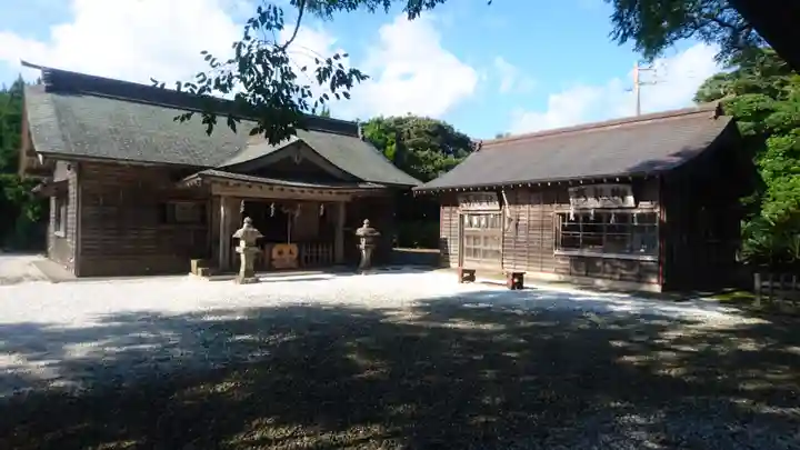 優婆夷宝明神社の本殿・本堂