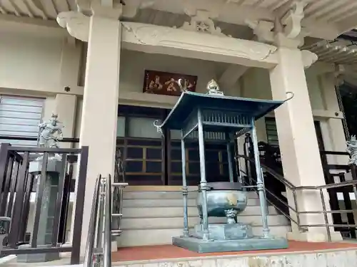 医王寺の本殿・本堂