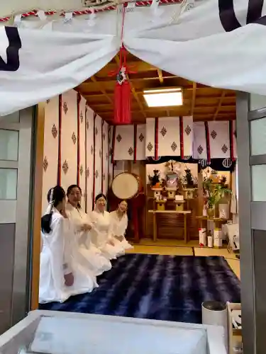 瀧澤神社の{uncategorized: "未分類", other: "その他", undefined: "問題あり", building: "その他建物", grave: "お墓", sacred_gate: "鳥居", guardian: "狛犬", statue: "像", buddha: "仏像", history: "歴史", nature: "自然", garden: "庭園", animal: "動物", pagoda: "塔", temizu: "手水舎", mountain_gate: "山門・神門", sanctuary: "本殿・本堂", subordinate: "末社・摂社", art: "芸術", scenery: "景色", jizo: "地蔵", ema: "絵馬", goshuin: "御朱印", omikuji: "おみくじ", items: "授与品その他", amulet: "お守り", goshuincho: "御朱印帳", eats: "食事", festival: "お祭り", votive_dance: "神楽", shichigosan: "七五三参", wedding: "結婚式", experience: "体験その他", initially: "初詣", around: "周辺", anti_infection: "感染症対策"}