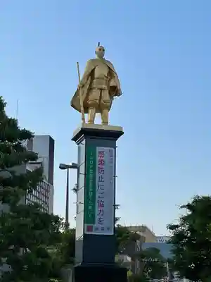 岐阜信長神社(橿森神社境内摂社)の像