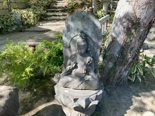 龍隠庵の{uncategorized: "未分類", other: "その他", undefined: "問題あり", building: "その他建物", grave: "お墓", sacred_gate: "鳥居", guardian: "狛犬", statue: "像", buddha: "仏像", history: "歴史", nature: "自然", garden: "庭園", animal: "動物", pagoda: "塔", temizu: "手水舎", mountain_gate: "山門・神門", sanctuary: "本殿・本堂", subordinate: "末社・摂社", art: "芸術", scenery: "景色", jizo: "地蔵", ema: "絵馬", goshuin: "御朱印", omikuji: "おみくじ", items: "授与品その他", amulet: "お守り", goshuincho: "御朱印帳", eats: "食事", festival: "お祭り", votive_dance: "神楽", shichigosan: "七五三参", wedding: "結婚式", experience: "体験その他", initially: "初詣", around: "周辺", anti_infection: "感染症対策"}