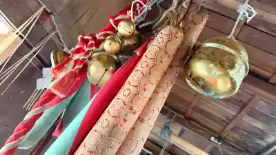 正一位石倉稲荷神社の{uncategorized: "未分類", other: "その他", undefined: "問題あり", building: "その他建物", grave: "お墓", sacred_gate: "鳥居", guardian: "狛犬", statue: "像", buddha: "仏像", history: "歴史", nature: "自然", garden: "庭園", animal: "動物", pagoda: "塔", temizu: "手水舎", mountain_gate: "山門・神門", sanctuary: "本殿・本堂", subordinate: "末社・摂社", art: "芸術", scenery: "景色", jizo: "地蔵", ema: "絵馬", goshuin: "御朱印", omikuji: "おみくじ", items: "授与品その他", amulet: "お守り", goshuincho: "御朱印帳", eats: "食事", festival: "お祭り", votive_dance: "神楽", shichigosan: "七五三参", wedding: "結婚式", experience: "体験その他", initially: "初詣", around: "周辺", anti_infection: "感染症対策"}