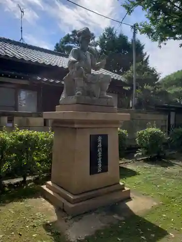 多太神社の像