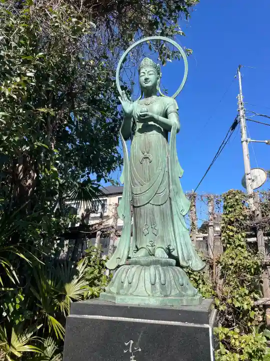称名寺の{uncategorized: "未分類", other: "その他", undefined: "問題あり", building: "その他建物", grave: "お墓", sacred_gate: "鳥居", guardian: "狛犬", statue: "像", buddha: "仏像", history: "歴史", nature: "自然", garden: "庭園", animal: "動物", pagoda: "塔", temizu: "手水舎", mountain_gate: "山門・神門", sanctuary: "本殿・本堂", subordinate: "末社・摂社", art: "芸術", scenery: "景色", jizo: "地蔵", ema: "絵馬", goshuin: "御朱印", omikuji: "おみくじ", items: "授与品その他", amulet: "お守り", goshuincho: "御朱印帳", eats: "食事", festival: "お祭り", votive_dance: "神楽", shichigosan: "七五三参", wedding: "結婚式", experience: "体験その他", initially: "初詣", around: "周辺", anti_infection: "感染症対策"}