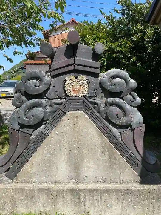 守りの神 藤基神社の{uncategorized: "未分類", other: "その他", undefined: "問題あり", building: "その他建物", grave: "お墓", sacred_gate: "鳥居", guardian: "狛犬", statue: "像", buddha: "仏像", history: "歴史", nature: "自然", garden: "庭園", animal: "動物", pagoda: "塔", temizu: "手水舎", mountain_gate: "山門・神門", sanctuary: "本殿・本堂", subordinate: "末社・摂社", art: "芸術", scenery: "景色", jizo: "地蔵", ema: "絵馬", goshuin: "御朱印", omikuji: "おみくじ", items: "授与品その他", amulet: "お守り", goshuincho: "御朱印帳", eats: "食事", festival: "お祭り", votive_dance: "神楽", shichigosan: "七五三参", wedding: "結婚式", experience: "体験その他", initially: "初詣", around: "周辺", anti_infection: "感染症対策"}