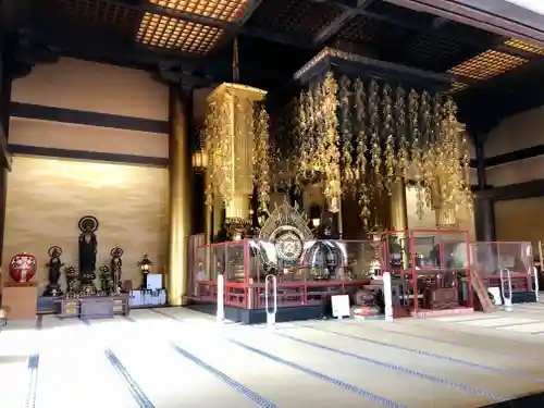 西新井大師総持寺の本殿・本堂