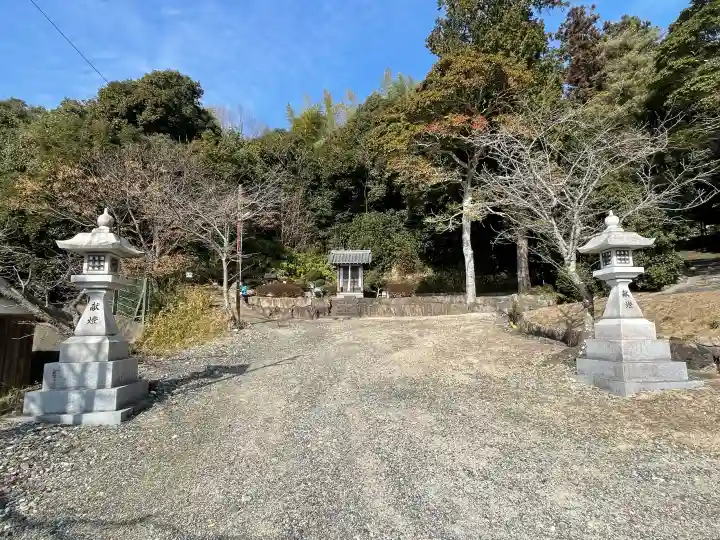安吉神社の{uncategorized: "未分類", other: "その他", undefined: "問題あり", building: "その他建物", grave: "お墓", sacred_gate: "鳥居", guardian: "狛犬", statue: "像", buddha: "仏像", history: "歴史", nature: "自然", garden: "庭園", animal: "動物", pagoda: "塔", temizu: "手水舎", mountain_gate: "山門・神門", sanctuary: "本殿・本堂", subordinate: "末社・摂社", art: "芸術", scenery: "景色", jizo: "地蔵", ema: "絵馬", goshuin: "御朱印", omikuji: "おみくじ", items: "授与品その他", amulet: "お守り", goshuincho: "御朱印帳", eats: "食事", festival: "お祭り", votive_dance: "神楽", shichigosan: "七五三参", wedding: "結婚式", experience: "体験その他", initially: "初詣", around: "周辺", anti_infection: "感染症対策"}
