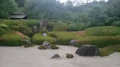 明月院の{uncategorized: "未分類", other: "その他", undefined: "問題あり", building: "その他建物", grave: "お墓", sacred_gate: "鳥居", guardian: "狛犬", statue: "像", buddha: "仏像", history: "歴史", nature: "自然", garden: "庭園", animal: "動物", pagoda: "塔", temizu: "手水舎", mountain_gate: "山門・神門", sanctuary: "本殿・本堂", subordinate: "末社・摂社", art: "芸術", scenery: "景色", jizo: "地蔵", ema: "絵馬", goshuin: "御朱印", omikuji: "おみくじ", items: "授与品その他", amulet: "お守り", goshuincho: "御朱印帳", eats: "食事", festival: "お祭り", votive_dance: "神楽", shichigosan: "七五三参", wedding: "結婚式", experience: "体験その他", initially: "初詣", around: "周辺", anti_infection: "感染症対策"}