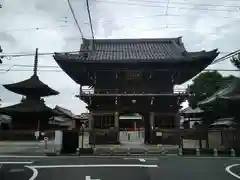 観音寺の山門