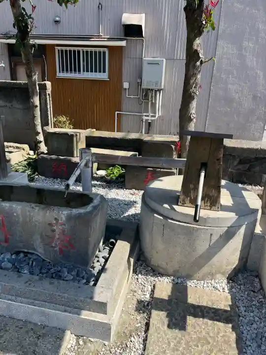 鴎稲荷神社の{uncategorized: "未分類", other: "その他", undefined: "問題あり", building: "その他建物", grave: "お墓", sacred_gate: "鳥居", guardian: "狛犬", statue: "像", buddha: "仏像", history: "歴史", nature: "自然", garden: "庭園", animal: "動物", pagoda: "塔", temizu: "手水舎", mountain_gate: "山門・神門", sanctuary: "本殿・本堂", subordinate: "末社・摂社", art: "芸術", scenery: "景色", jizo: "地蔵", ema: "絵馬", goshuin: "御朱印", omikuji: "おみくじ", items: "授与品その他", amulet: "お守り", goshuincho: "御朱印帳", eats: "食事", festival: "お祭り", votive_dance: "神楽", shichigosan: "七五三参", wedding: "結婚式", experience: "体験その他", initially: "初詣", around: "周辺", anti_infection: "感染症対策"}