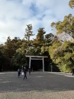 伊勢神宮外宮（豊受大神宮）の{uncategorized: "未分類", other: "その他", undefined: "問題あり", building: "その他建物", grave: "お墓", sacred_gate: "鳥居", guardian: "狛犬", statue: "像", buddha: "仏像", history: "歴史", nature: "自然", garden: "庭園", animal: "動物", pagoda: "塔", temizu: "手水舎", mountain_gate: "山門・神門", sanctuary: "本殿・本堂", subordinate: "末社・摂社", art: "芸術", scenery: "景色", jizo: "地蔵", ema: "絵馬", goshuin: "御朱印", omikuji: "おみくじ", items: "授与品その他", amulet: "お守り", goshuincho: "御朱印帳", eats: "食事", festival: "お祭り", votive_dance: "神楽", shichigosan: "七五三参", wedding: "結婚式", experience: "体験その他", initially: "初詣", around: "周辺", anti_infection: "感染症対策"}
