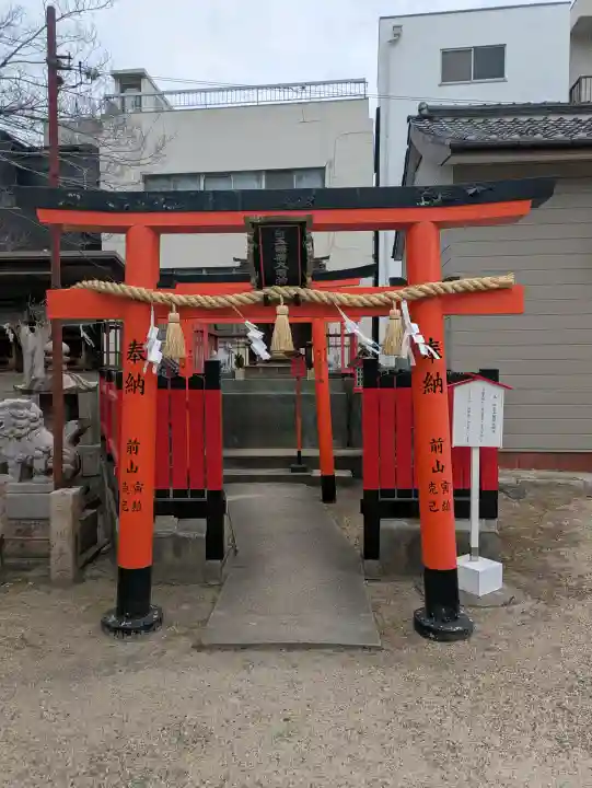 久保神社の{uncategorized: "未分類", other: "その他", undefined: "問題あり", building: "その他建物", grave: "お墓", sacred_gate: "鳥居", guardian: "狛犬", statue: "像", buddha: "仏像", history: "歴史", nature: "自然", garden: "庭園", animal: "動物", pagoda: "塔", temizu: "手水舎", mountain_gate: "山門・神門", sanctuary: "本殿・本堂", subordinate: "末社・摂社", art: "芸術", scenery: "景色", jizo: "地蔵", ema: "絵馬", goshuin: "御朱印", omikuji: "おみくじ", items: "授与品その他", amulet: "お守り", goshuincho: "御朱印帳", eats: "食事", festival: "お祭り", votive_dance: "神楽", shichigosan: "七五三参", wedding: "結婚式", experience: "体験その他", initially: "初詣", around: "周辺", anti_infection: "感染症対策"}
