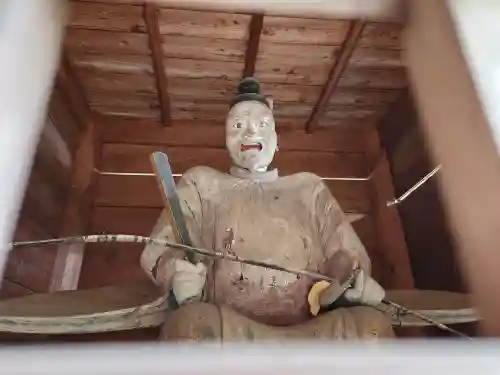 荒田神社の像