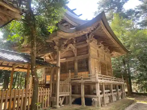 御出石神社の{uncategorized: "未分類", other: "その他", undefined: "問題あり", building: "その他建物", grave: "お墓", sacred_gate: "鳥居", guardian: "狛犬", statue: "像", buddha: "仏像", history: "歴史", nature: "自然", garden: "庭園", animal: "動物", pagoda: "塔", temizu: "手水舎", mountain_gate: "山門・神門", sanctuary: "本殿・本堂", subordinate: "末社・摂社", art: "芸術", scenery: "景色", jizo: "地蔵", ema: "絵馬", goshuin: "御朱印", omikuji: "おみくじ", items: "授与品その他", amulet: "お守り", goshuincho: "御朱印帳", eats: "食事", festival: "お祭り", votive_dance: "神楽", shichigosan: "七五三参", wedding: "結婚式", experience: "体験その他", initially: "初詣", around: "周辺", anti_infection: "感染症対策"}