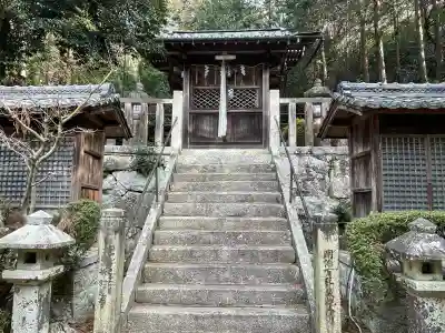 諏訪神社の{uncategorized: "未分類", other: "その他", undefined: "問題あり", building: "その他建物", grave: "お墓", sacred_gate: "鳥居", guardian: "狛犬", statue: "像", buddha: "仏像", history: "歴史", nature: "自然", garden: "庭園", animal: "動物", pagoda: "塔", temizu: "手水舎", mountain_gate: "山門・神門", sanctuary: "本殿・本堂", subordinate: "末社・摂社", art: "芸術", scenery: "景色", jizo: "地蔵", ema: "絵馬", goshuin: "御朱印", omikuji: "おみくじ", items: "授与品その他", amulet: "お守り", goshuincho: "御朱印帳", eats: "食事", festival: "お祭り", votive_dance: "神楽", shichigosan: "七五三参", wedding: "結婚式", experience: "体験その他", initially: "初詣", around: "周辺", anti_infection: "感染症対策"}