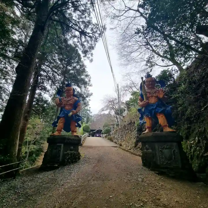 天龍寺の{uncategorized: "未分類", other: "その他", undefined: "問題あり", building: "その他建物", grave: "お墓", sacred_gate: "鳥居", guardian: "狛犬", statue: "像", buddha: "仏像", history: "歴史", nature: "自然", garden: "庭園", animal: "動物", pagoda: "塔", temizu: "手水舎", mountain_gate: "山門・神門", sanctuary: "本殿・本堂", subordinate: "末社・摂社", art: "芸術", scenery: "景色", jizo: "地蔵", ema: "絵馬", goshuin: "御朱印", omikuji: "おみくじ", items: "授与品その他", amulet: "お守り", goshuincho: "御朱印帳", eats: "食事", festival: "お祭り", votive_dance: "神楽", shichigosan: "七五三参", wedding: "結婚式", experience: "体験その他", initially: "初詣", around: "周辺", anti_infection: "感染症対策"}