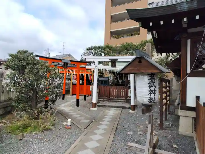 玄武神社の{uncategorized: "未分類", other: "その他", undefined: "問題あり", building: "その他建物", grave: "お墓", sacred_gate: "鳥居", guardian: "狛犬", statue: "像", buddha: "仏像", history: "歴史", nature: "自然", garden: "庭園", animal: "動物", pagoda: "塔", temizu: "手水舎", mountain_gate: "山門・神門", sanctuary: "本殿・本堂", subordinate: "末社・摂社", art: "芸術", scenery: "景色", jizo: "地蔵", ema: "絵馬", goshuin: "御朱印", omikuji: "おみくじ", items: "授与品その他", amulet: "お守り", goshuincho: "御朱印帳", eats: "食事", festival: "お祭り", votive_dance: "神楽", shichigosan: "七五三参", wedding: "結婚式", experience: "体験その他", initially: "初詣", around: "周辺", anti_infection: "感染症対策"}