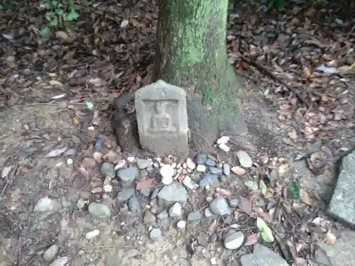 津島神社の像