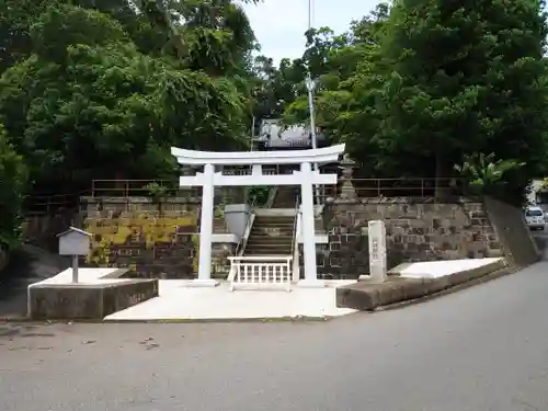 諏訪神社の鳥居