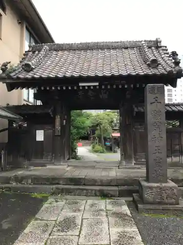 品川寺の山門・神門