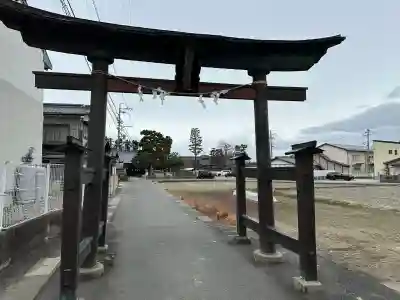 氷鉋斗賣神社の{uncategorized: "未分類", other: "その他", undefined: "問題あり", building: "その他建物", grave: "お墓", sacred_gate: "鳥居", guardian: "狛犬", statue: "像", buddha: "仏像", history: "歴史", nature: "自然", garden: "庭園", animal: "動物", pagoda: "塔", temizu: "手水舎", mountain_gate: "山門・神門", sanctuary: "本殿・本堂", subordinate: "末社・摂社", art: "芸術", scenery: "景色", jizo: "地蔵", ema: "絵馬", goshuin: "御朱印", omikuji: "おみくじ", items: "授与品その他", amulet: "お守り", goshuincho: "御朱印帳", eats: "食事", festival: "お祭り", votive_dance: "神楽", shichigosan: "七五三参", wedding: "結婚式", experience: "体験その他", initially: "初詣", around: "周辺", anti_infection: "感染症対策"}