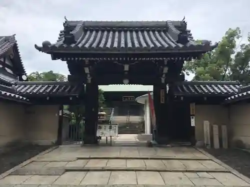 源聖寺の山門