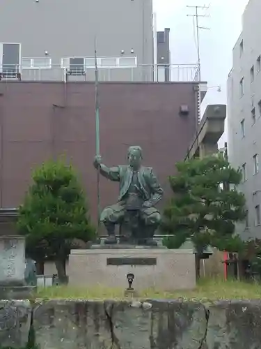 柴田神社の像