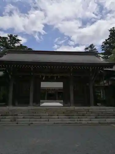 名和神社の山門