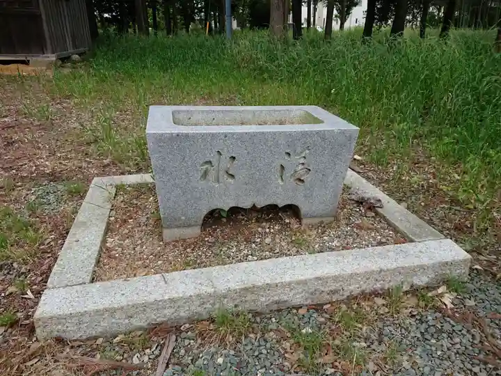 仲条新草社の手水舎