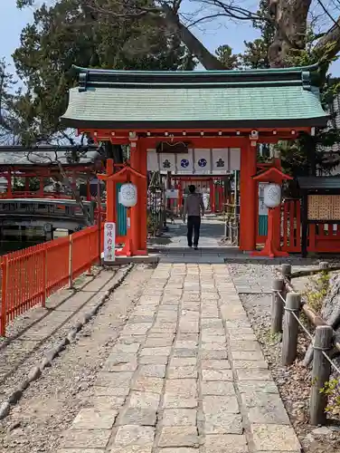 生島足島神社の山門