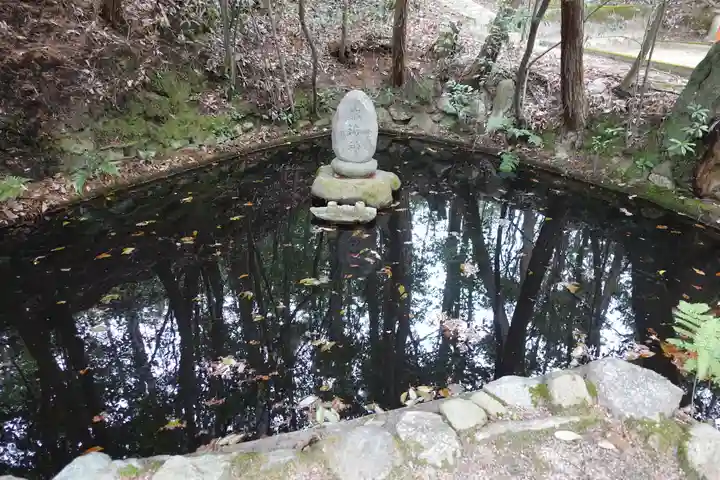 新屋坐天照御魂神社の末社・摂社