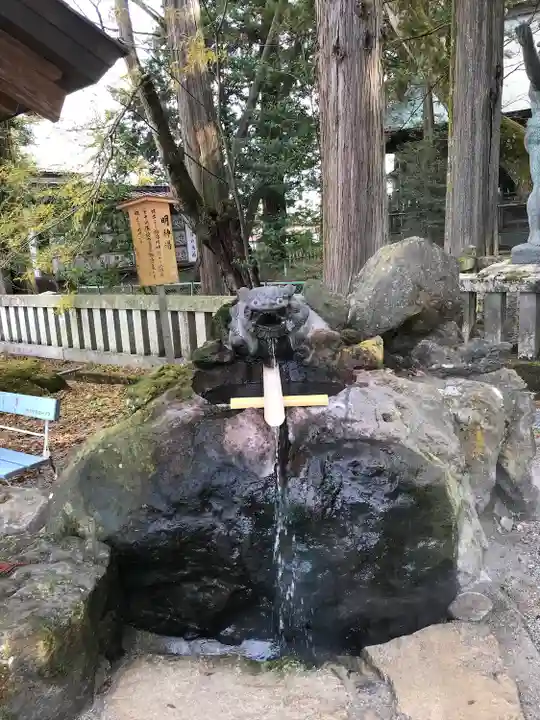 諏訪大社の手水舎