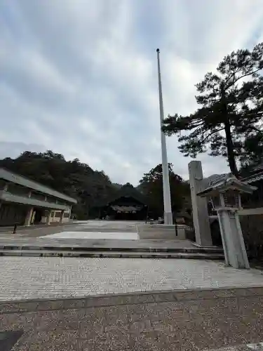 出雲大社の{uncategorized: "未分類", other: "その他", undefined: "問題あり", building: "その他建物", grave: "お墓", sacred_gate: "鳥居", guardian: "狛犬", statue: "像", buddha: "仏像", history: "歴史", nature: "自然", garden: "庭園", animal: "動物", pagoda: "塔", temizu: "手水舎", mountain_gate: "山門・神門", sanctuary: "本殿・本堂", subordinate: "末社・摂社", art: "芸術", scenery: "景色", jizo: "地蔵", ema: "絵馬", goshuin: "御朱印", omikuji: "おみくじ", items: "授与品その他", amulet: "お守り", goshuincho: "御朱印帳", eats: "食事", festival: "お祭り", votive_dance: "神楽", shichigosan: "七五三参", wedding: "結婚式", experience: "体験その他", initially: "初詣", around: "周辺", anti_infection: "感染症対策"}