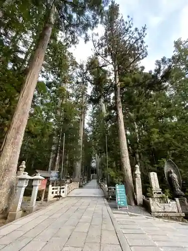 高野山金剛峯寺奥の院の建物その他