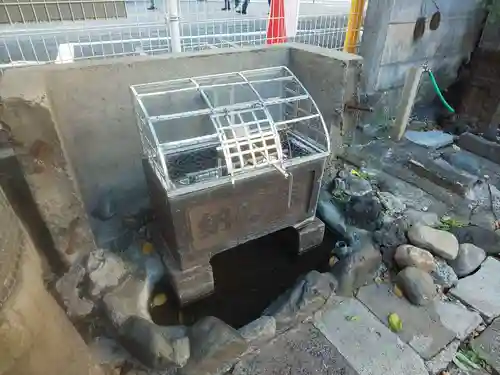 雷電稲荷神社の手水舎