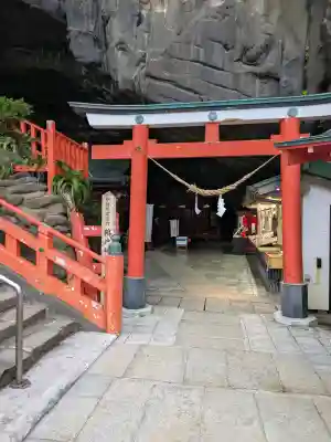 鵜戸神宮の{uncategorized: "未分類", other: "その他", undefined: "問題あり", building: "その他建物", grave: "お墓", sacred_gate: "鳥居", guardian: "狛犬", statue: "像", buddha: "仏像", history: "歴史", nature: "自然", garden: "庭園", animal: "動物", pagoda: "塔", temizu: "手水舎", mountain_gate: "山門・神門", sanctuary: "本殿・本堂", subordinate: "末社・摂社", art: "芸術", scenery: "景色", jizo: "地蔵", ema: "絵馬", goshuin: "御朱印", omikuji: "おみくじ", items: "授与品その他", amulet: "お守り", goshuincho: "御朱印帳", eats: "食事", festival: "お祭り", votive_dance: "神楽", shichigosan: "七五三参", wedding: "結婚式", experience: "体験その他", initially: "初詣", around: "周辺", anti_infection: "感染症対策"}