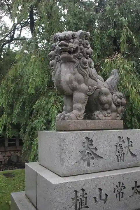 氣比神宮の狛犬