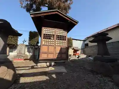 尾萬稲荷神社の{uncategorized: "未分類", other: "その他", undefined: "問題あり", building: "その他建物", grave: "お墓", sacred_gate: "鳥居", guardian: "狛犬", statue: "像", buddha: "仏像", history: "歴史", nature: "自然", garden: "庭園", animal: "動物", pagoda: "塔", temizu: "手水舎", mountain_gate: "山門・神門", sanctuary: "本殿・本堂", subordinate: "末社・摂社", art: "芸術", scenery: "景色", jizo: "地蔵", ema: "絵馬", goshuin: "御朱印", omikuji: "おみくじ", items: "授与品その他", amulet: "お守り", goshuincho: "御朱印帳", eats: "食事", festival: "お祭り", votive_dance: "神楽", shichigosan: "七五三参", wedding: "結婚式", experience: "体験その他", initially: "初詣", around: "周辺", anti_infection: "感染症対策"}