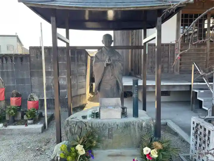 浄泉寺の{uncategorized: "未分類", other: "その他", undefined: "問題あり", building: "その他建物", grave: "お墓", sacred_gate: "鳥居", guardian: "狛犬", statue: "像", buddha: "仏像", history: "歴史", nature: "自然", garden: "庭園", animal: "動物", pagoda: "塔", temizu: "手水舎", mountain_gate: "山門・神門", sanctuary: "本殿・本堂", subordinate: "末社・摂社", art: "芸術", scenery: "景色", jizo: "地蔵", ema: "絵馬", goshuin: "御朱印", omikuji: "おみくじ", items: "授与品その他", amulet: "お守り", goshuincho: "御朱印帳", eats: "食事", festival: "お祭り", votive_dance: "神楽", shichigosan: "七五三参", wedding: "結婚式", experience: "体験その他", initially: "初詣", around: "周辺", anti_infection: "感染症対策"}